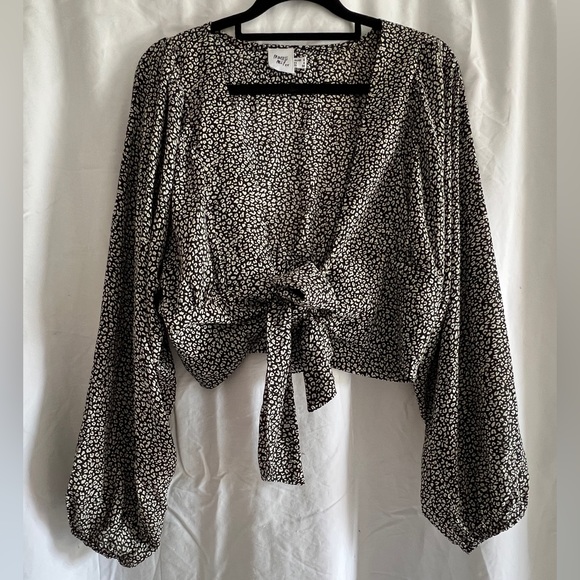 Princess Polly Crop Tie Blouse - Black / White - Picture 2 of 3